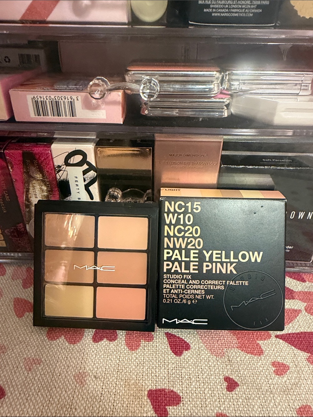 MAC Cosmetics Conceal & Correct Palette — Pale Yellow & Pale Pink